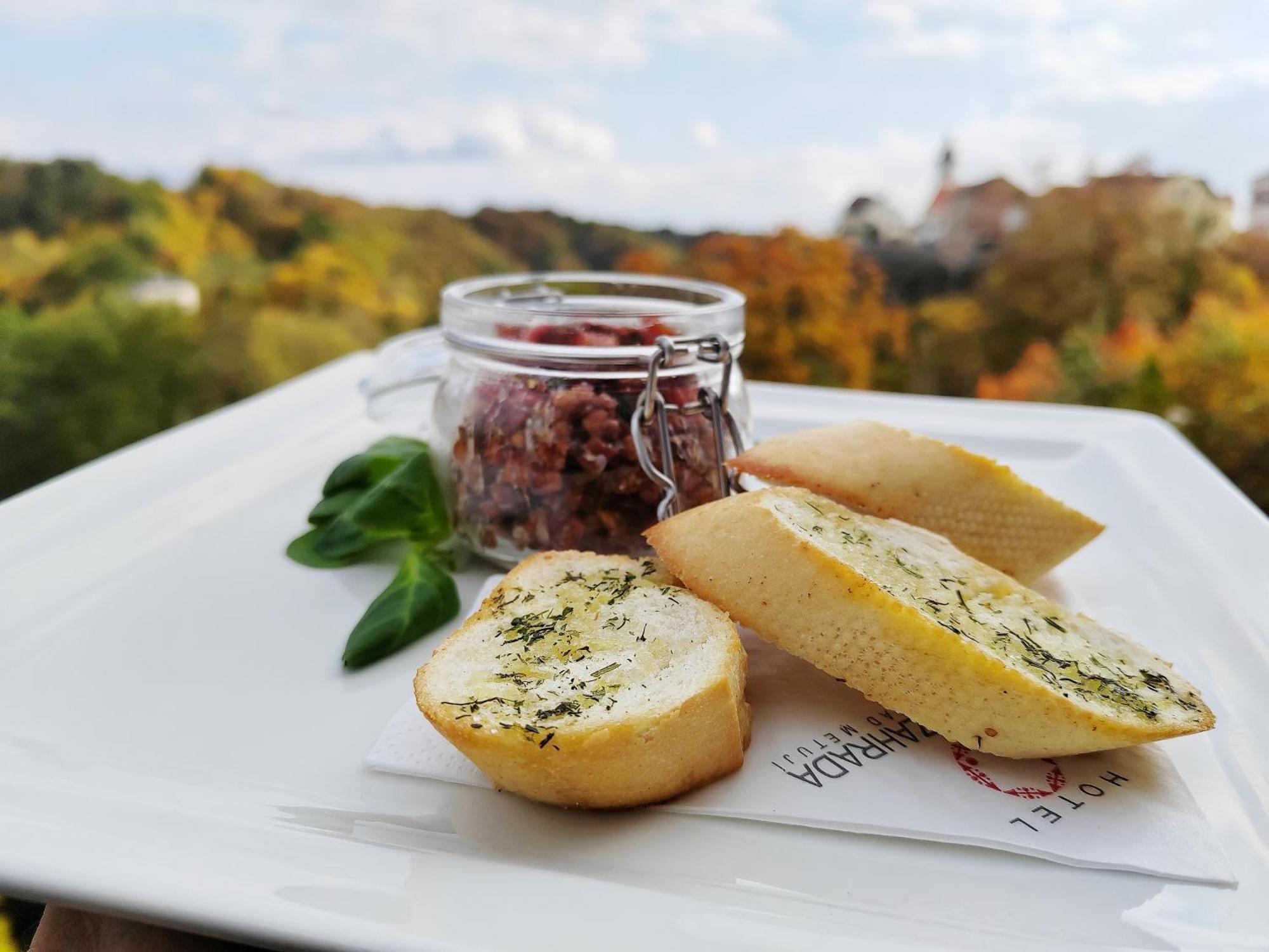 Hotel Rajska Zahrada Нове-Место-над-Метуйи Экстерьер фото